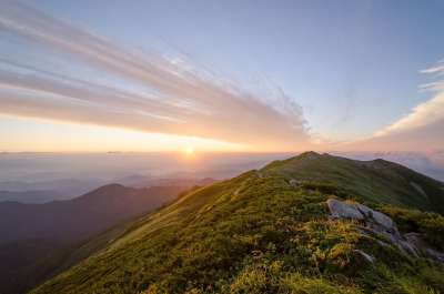 山 日出 景观 草 丘陵