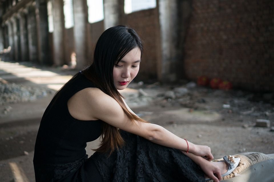 少女, 女性, 穿黑色裙子的女性, 废墟上的女性
