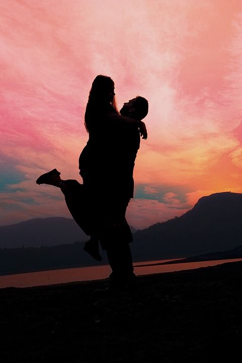夫妻 天空 晚上 日落 浪漫的 已订婚的 Newy结婚 轮廓