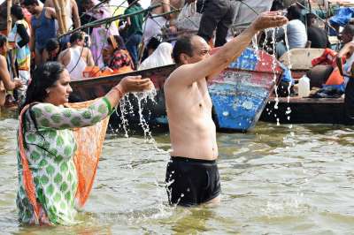 圣Dip 神圣 河 恒河 Pragraj 精神 人群 人们 印度