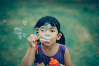 人们 孩子 气泡 玩具 游戏 草