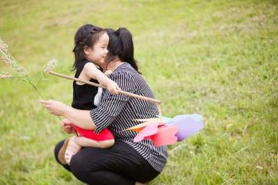 亲情 儿童 可爱 户外 宝宝 孩子 女孩 欢乐 玩耍 肖像