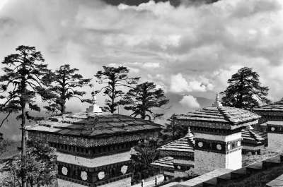Dochula 不丹 佛塔 黑和白 纪念碑