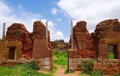泥墙壁 Chitradurga 堡 粮仓 印度 堡 老的 古老的