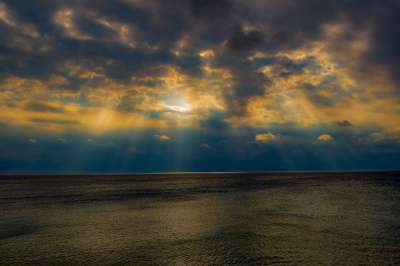 海 天空 云 地平线 黑暗的 光 阳光 自然 海景 秋天的心情