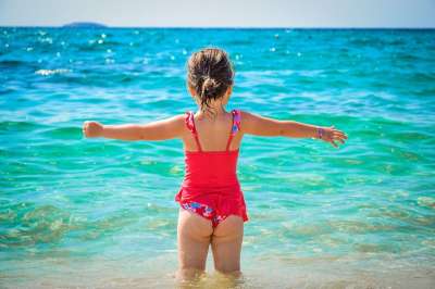 女孩 童年 孩子 快乐的 肖像 女儿 人 旅行 夏天 户外