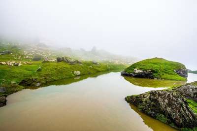 山 湖 多雾路段 水 天空 自然 云 峡湾 挪威 岛 旅游