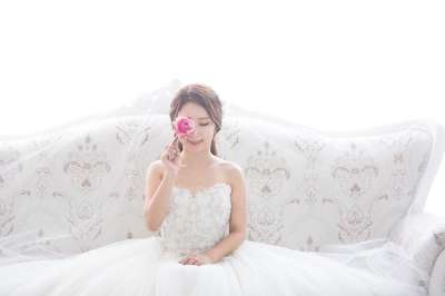婚礼 婚姻 牧师 裙子 婚纱 白色的衣服 婚礼摄影 婚礼的照片