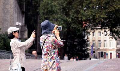 拍照 智能手机 摄影 人们 女性 城市 假期 旅行 夏天