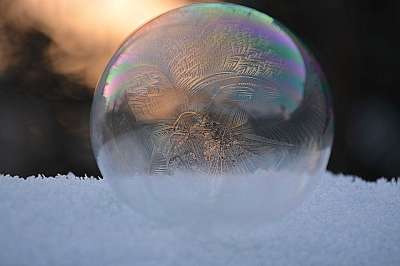 肥皂泡 冷冻肥皂泡 冬天 雪 余辉 冰冻的泡泡 冻结 寒冷的