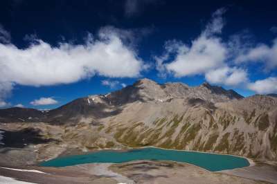 山 远足 景观 徒步旅行 户外 天空 云 湖 高加索 乔治亚州