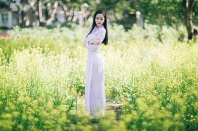 女孩 时尚 户外的 生活方式 女性 女士 年轻 冬天 绿色时尚