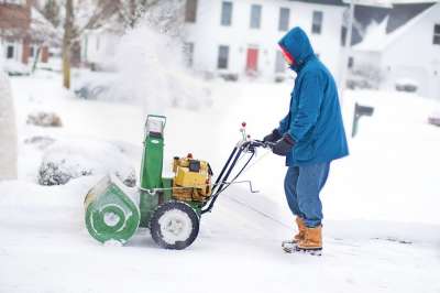 清雪机 男人 工作 冬天 雪 寒冷的