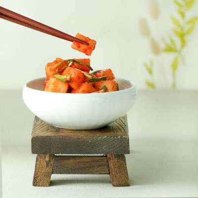 泡菜 盘子 食物 韩国泡菜 韩国料理 Kkakdugi 萝卜泡菜