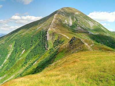 喀尔巴阡山脉 乌克兰 戈韦拉 山 太阳 天空 云 景观
