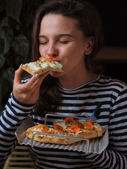 食物 比萨 吃 意大利美食 盘子 女士 小吃 晚餐 餐厅