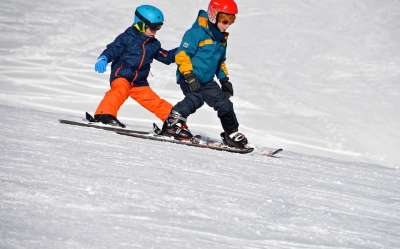 孩子们 滑雪经验教训 行使山 黑森林 滑雪道 儿童山 初学者
