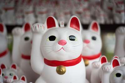 猫 塑像 日本 展示 灰猫