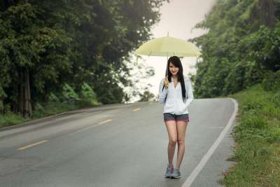 雨 雨伞 成人 落下 坦白说 云 颜色 可爱的 女性 让人赞叹