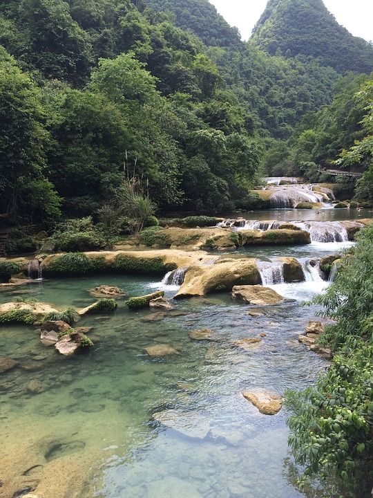 山水 小七孔 小瀑布 中国山水 风景秀丽 水流 河 溪流 树林