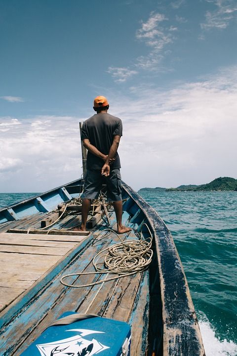 海 海滩 船 渔夫 男人 海洋 夏天 天空 假期 旅行 水
