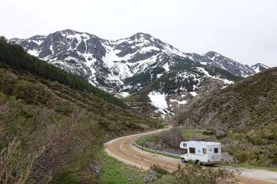 旅宿汽车 露营车 山 面包车 Rv 旅行 冒险 野营 休闲 路