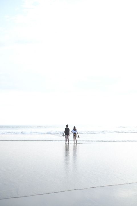 夫妻 爱 海滩 海 海洋 沙 波浪 夏天 巴厘岛 印度尼西亚