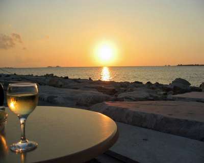 日落 海 红酒杯 白葡萄酒 晚上的气氛 希腊 竞赛 红酒杯