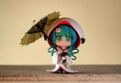 年轻 女士 女孩 女性 雨伞 玩具 塑像 日本人 动漫 卡通片