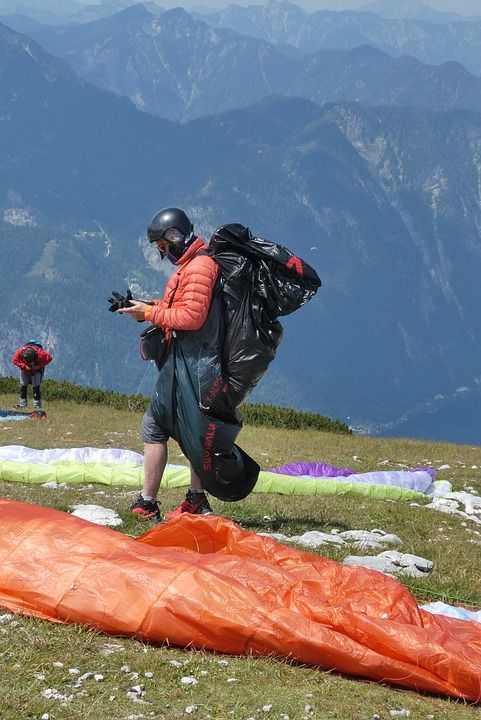 滑翔伞 湖哈尔施塔特 航空体育 运动 山 奥地利 阿尔卑斯山