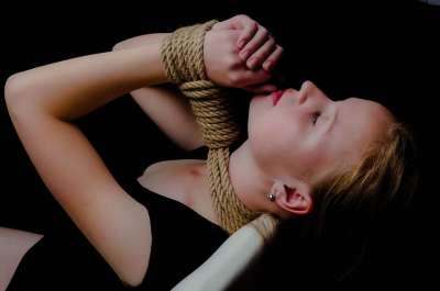年轻女子 Shibari 美容 模型 俄语 纵向 女人 风格