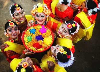 Pohela Falgun 女性 节日 达卡 孟加拉国 人们 团体