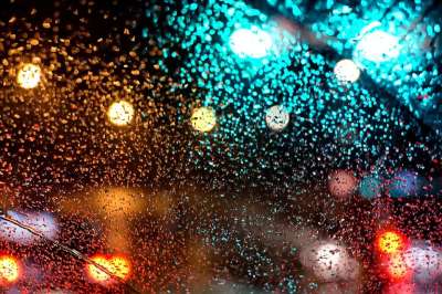 光 非 雨水 反射 流动 水 黑暗的 晚上 窗户 玻璃