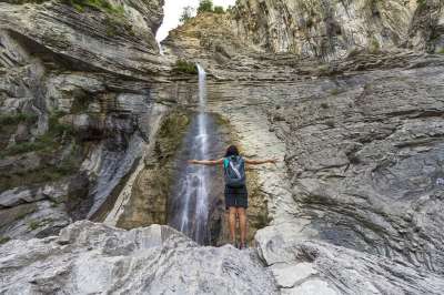 冒险 瀑布 自然 徒步旅行 旅行 寒冷的 山 景观 丛林 体育