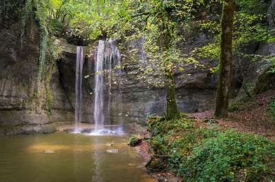景观 河 森林 级联 水课程 岩 法国 秋天