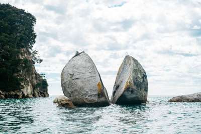 海 海洋 水 树木 植物 岩石 悬崖 景观 云