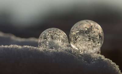 肥皂泡 寒冷的 冬天 肥皂 三重奏 雪 冷冻肥皂泡 冻结 霜