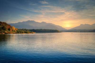 山 湖 银行 高山 自然 牧歌 天空 气氛 大气 秋天 太阳