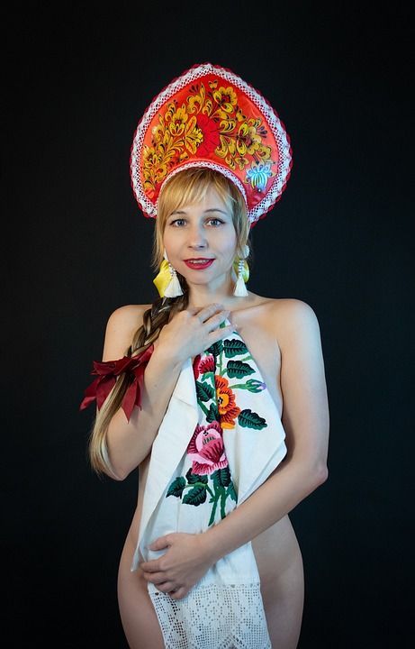 Kokoshnik 女人 俄罗斯的民族风格 头饰 年轻女子 俄语