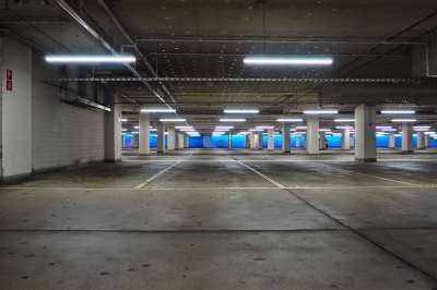 建筑学 地下停车场 具体的 建造 城市 灰色的 公园 停车位