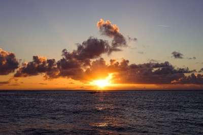 日落 场景 海洋 日出 水 海 黄昏 放松 冷静的 安详 云