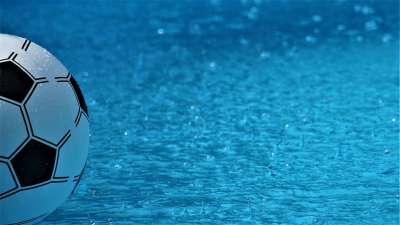 夏雨 雷雨 水滴 水池 游泳池 水球 大雨 风暴 天气 湿的