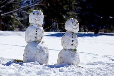 雪人 冬天 假期 雪 季节 寒冷的 快乐的 乐趣 十二月