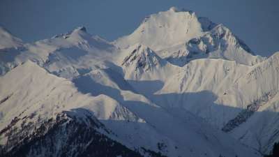 早上 阿尔卑斯山 雪 山 视图 瑞士 闪耀 陡 在早上 高山