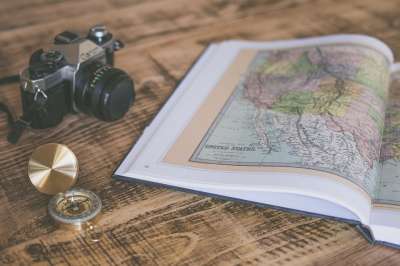 书 地图 地理 罗盘 旅行 相机 摄影 模糊 木制的 棕色书