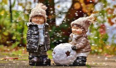 雪 孩子们 男孩 女孩 玩 人物 乐趣 可爱的 寒冷的 帽
