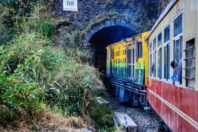 西姆拉 铁路 火车 火车旅行 隧道 喜马拉雅山 狭窄的 遗产 邦