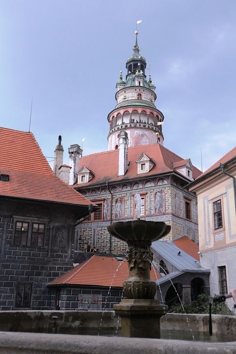 捷克克鲁姆洛夫 捷克共和国 Krumlov 中世纪 塔 庭院 喷泉
