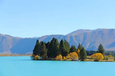 绿松石 水库 湖 令人惊叹 美丽的 风景秀丽的 山 秋天 旅行