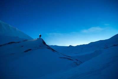雪 远足 蓝色的 冒险 山 自然 雪景 北极 神奇的夜晚